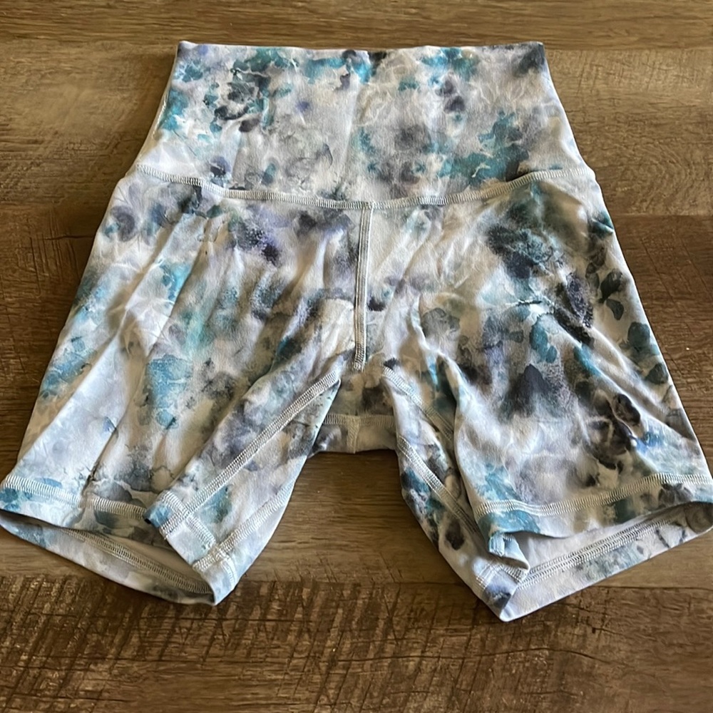 Lululemon Athletica Align shorts 6” size 2; blue, grey and white.